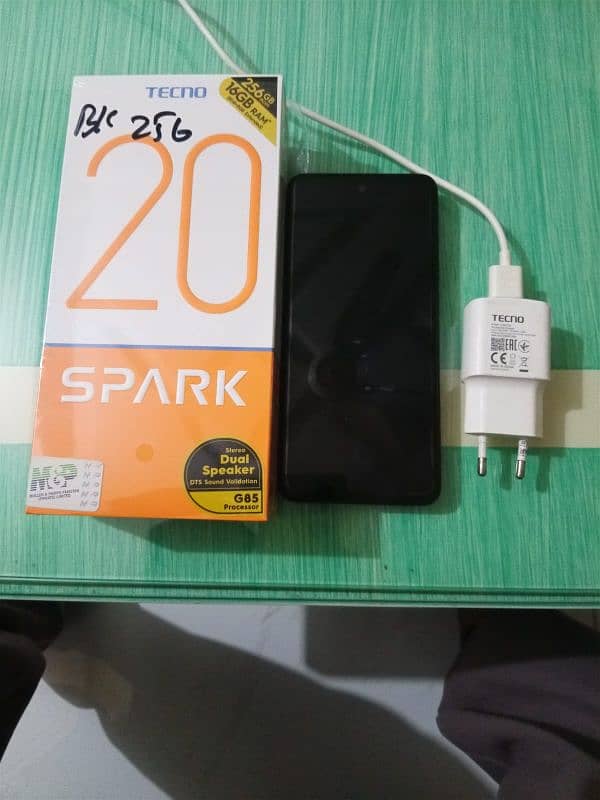 Tecno spark 20 8 gb 256 gb 5 month warranty full box 3