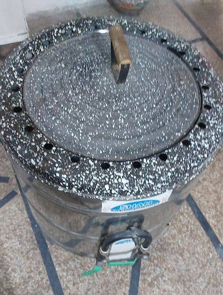 Gas Tandoor little but use condition like new 2