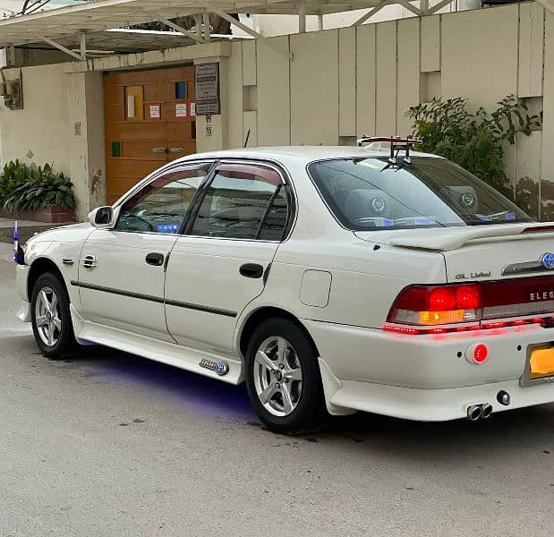 Toyota Corolla GLI 2000 1300 cc Manual Transmission 8