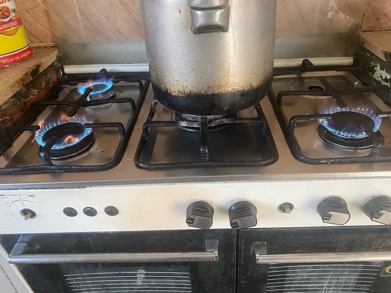 gas stove  with oven 0