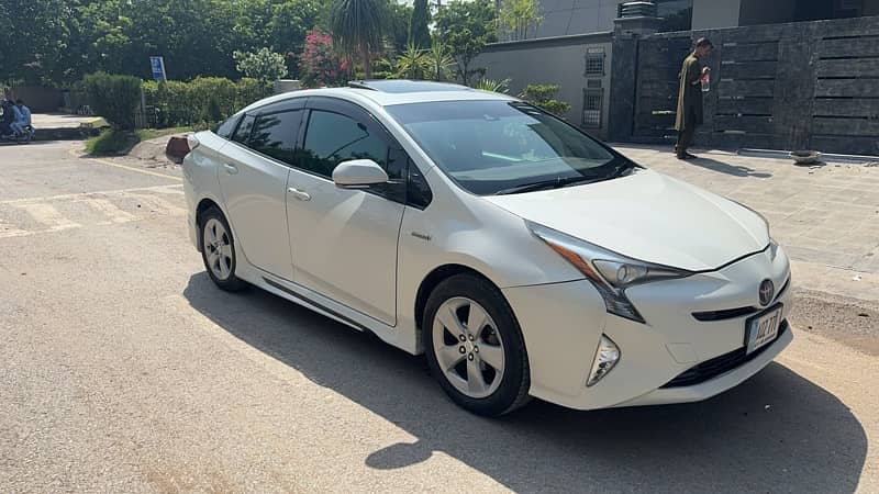 Toyota Prius 2016 sunroof 0