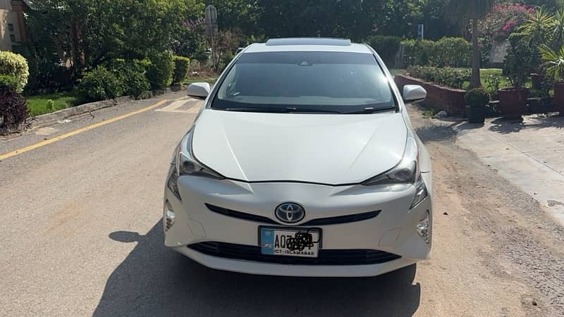 Toyota Prius 2016 sunroof 2