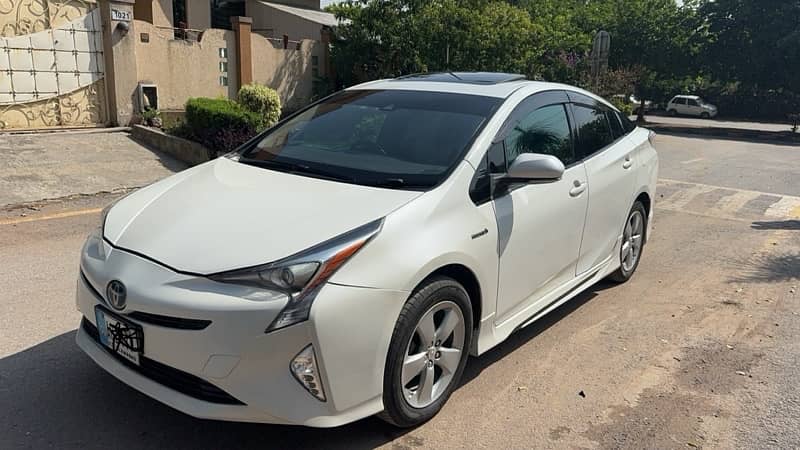 Toyota Prius 2016 sunroof 3