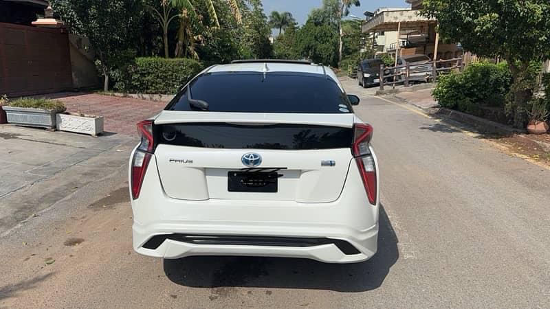 Toyota Prius 2016 sunroof 5