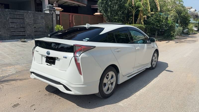 Toyota Prius 2016 sunroof 6