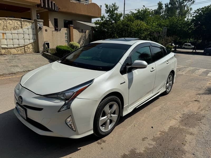 Toyota Prius 2016 sunroof 9