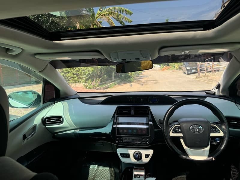 Toyota Prius 2016 sunroof 10