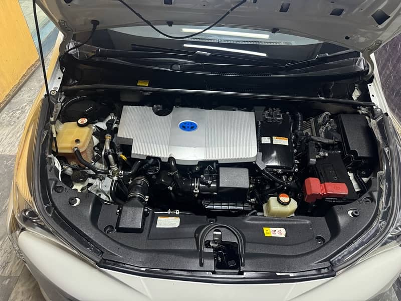 Toyota Prius 2016 sunroof 11