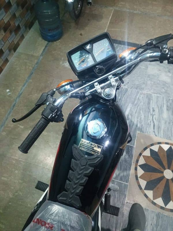 Honda 125 showroom condition (03099019119) 1