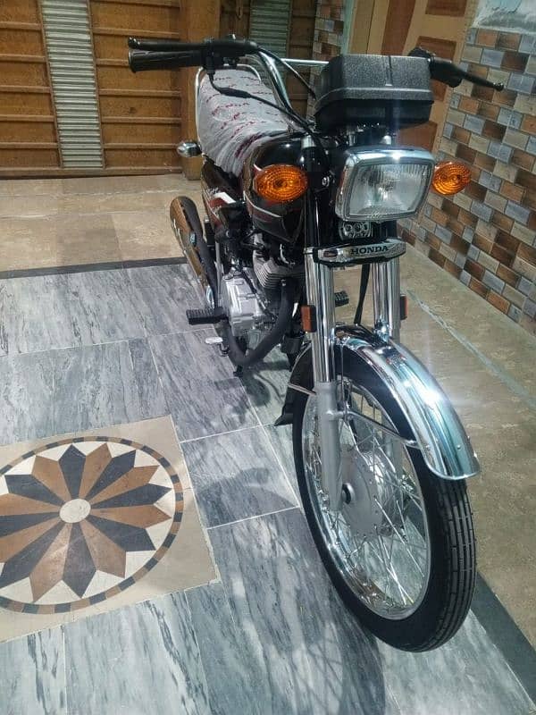 Honda 125 showroom condition (03099019119) 4