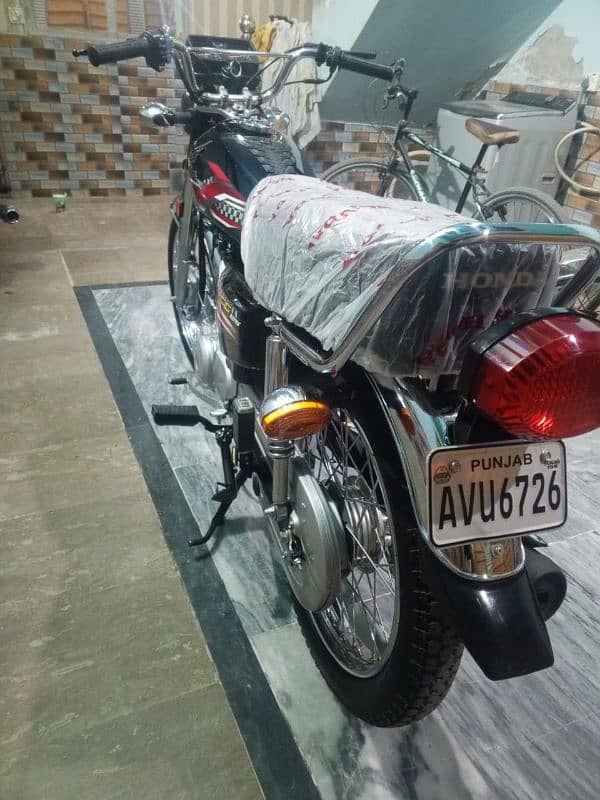 Honda 125 showroom condition (03099019119) 5