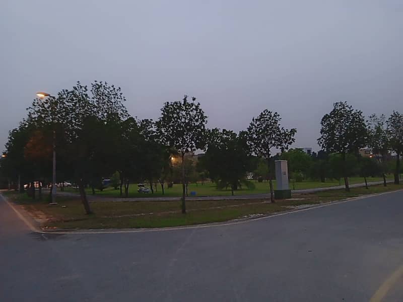 10 MARLA RESIDENTIAL PLOT FOR SALE IN G 6 BLOCK PHASE 4 BAHRIA ORCHARD LAHORE. 2