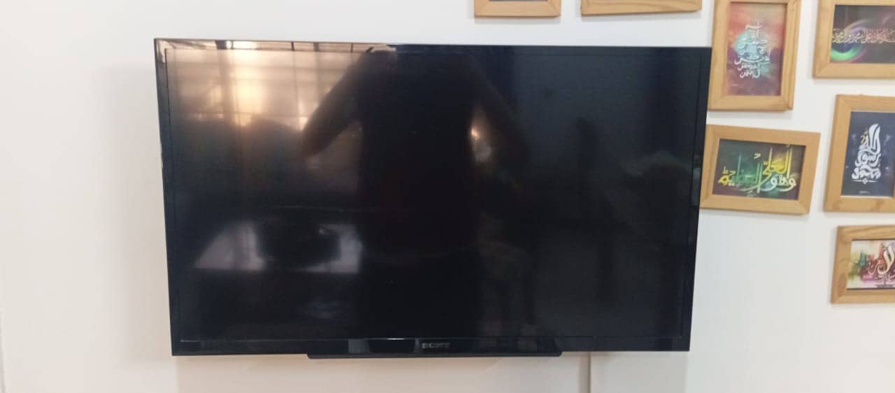 ORIGINAL SONY BRAVIA-R30C 32 INCHES PERFECT CONDITION 5