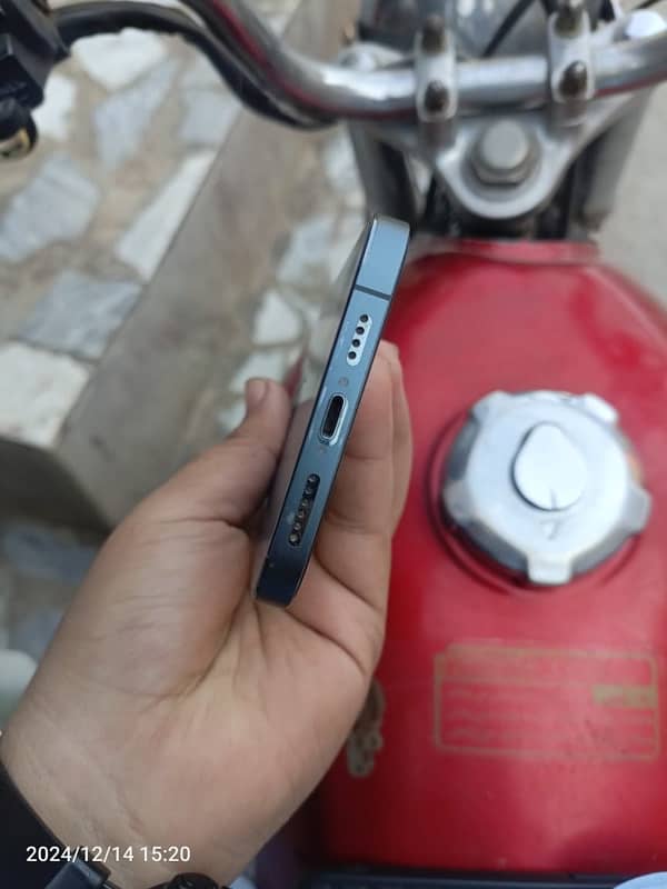 best condition iPhone 12 Pro Max 4