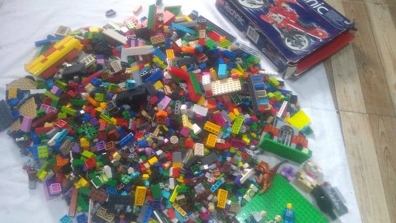 BULK LOTS OF LEGO 0