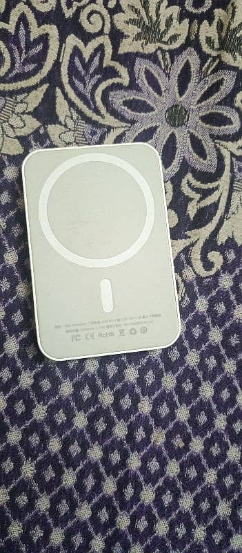 iPhone Magnetic Power Bank 0