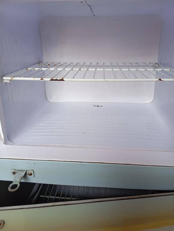 Singer Medium Size Fridge 3