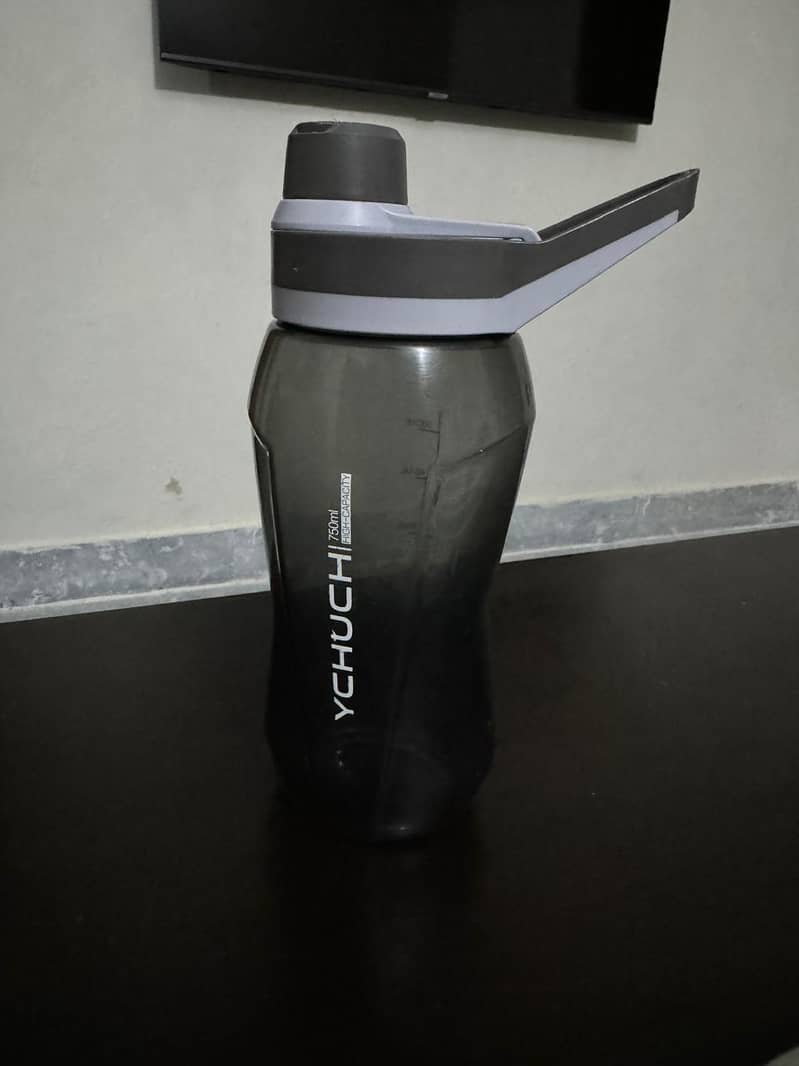 Gym fitness bottle water bottle imported from singapore 1