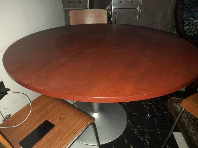 round table with four chairs 2