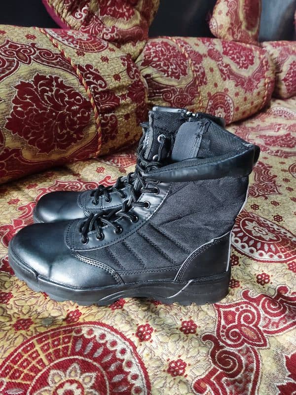 brand new black boots only 4K RS 4000 0