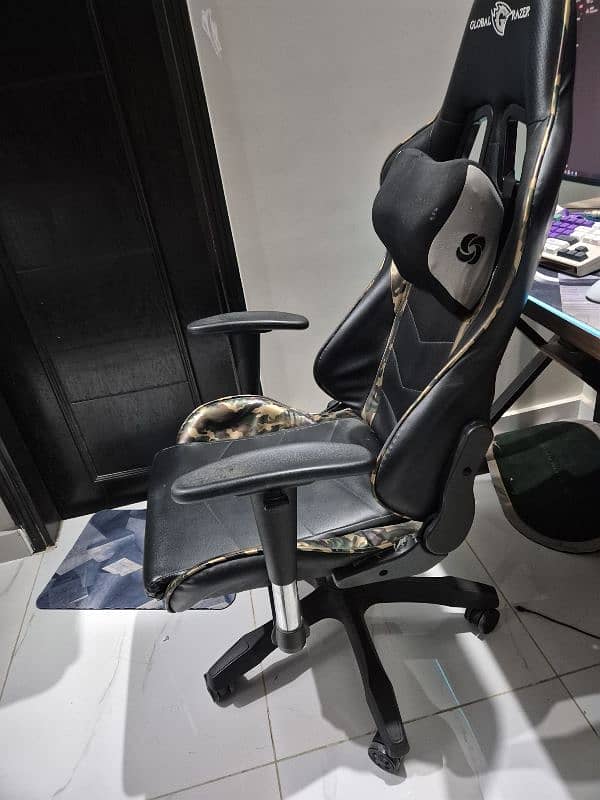 GLOBAL RAZER GAMING CHAIR 2