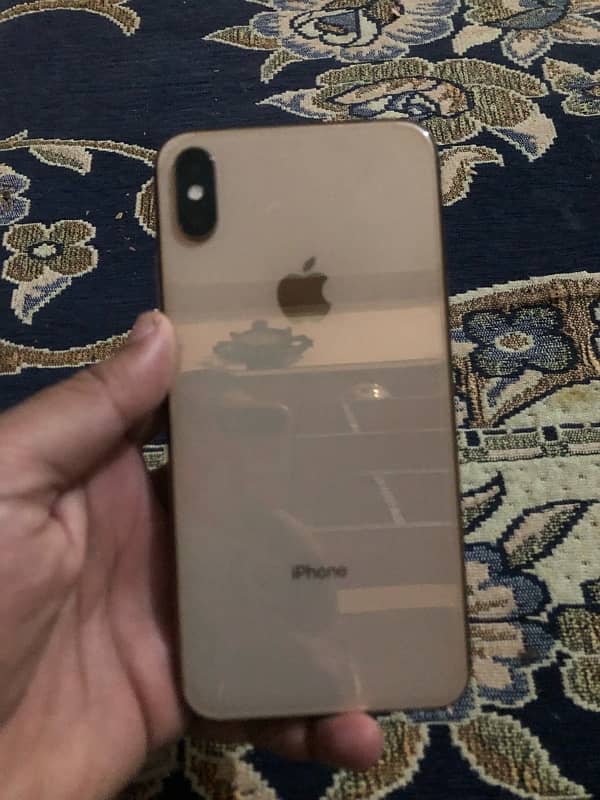 XS max 10/10 condition self use 1