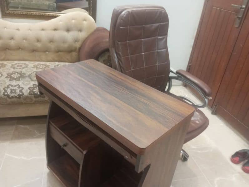 Office table + office chairs for sale 2