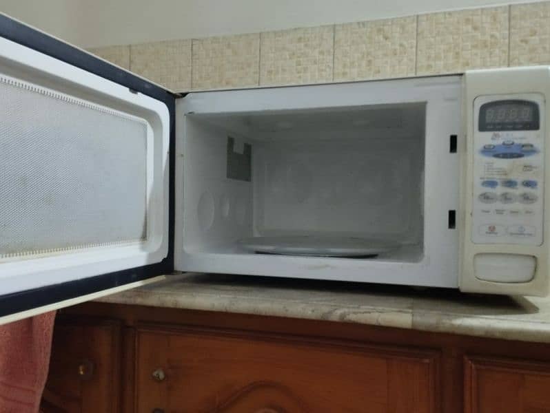 Dawlance Microwave 1