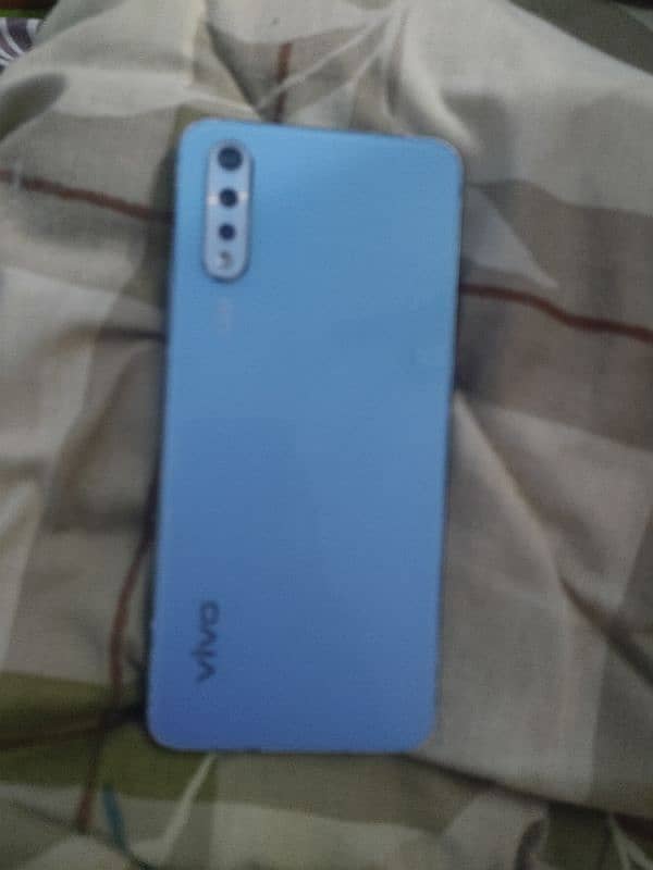 Vivo y 7s 3