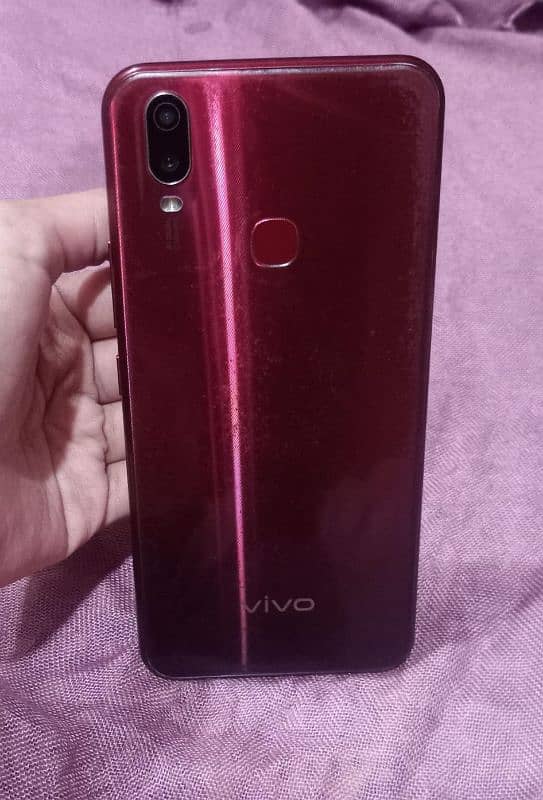 Vivo 1906 model with charger 0