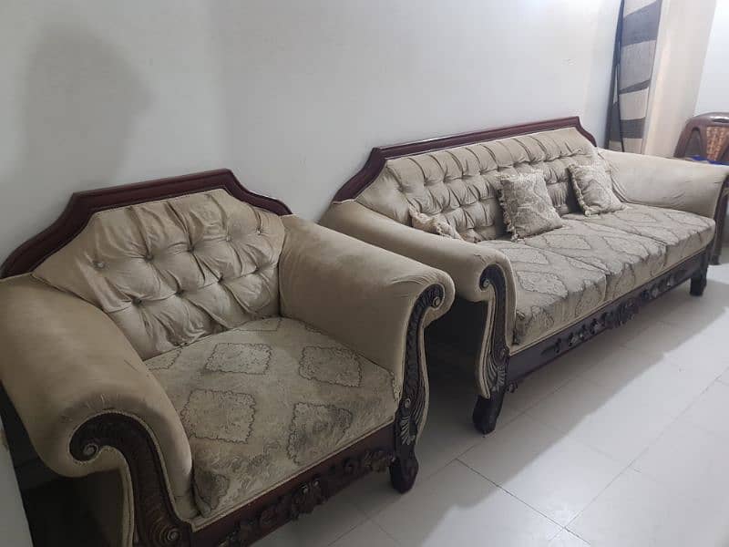 premium sofas set with table 3