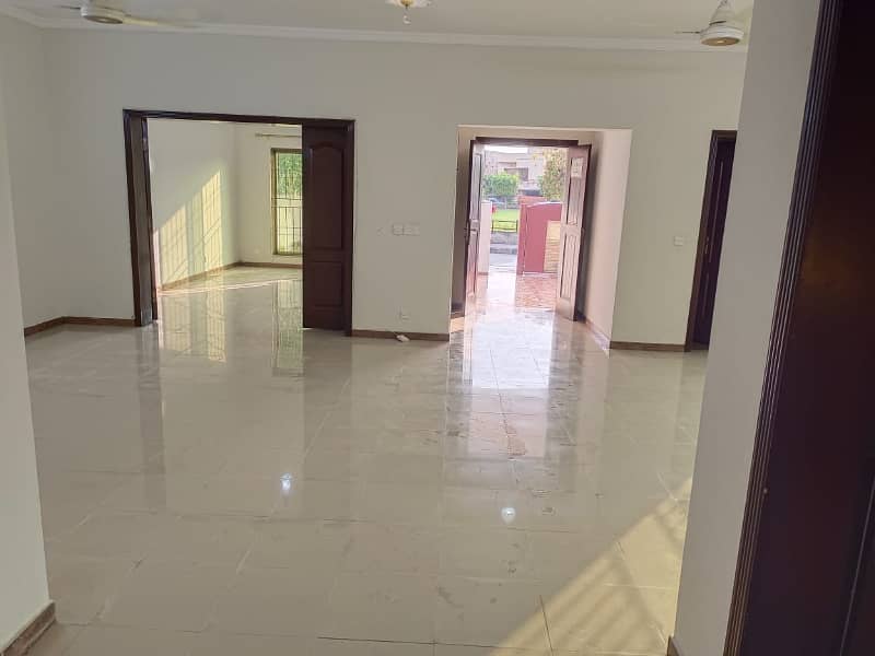 10 Marla Park-Facing Beautiful House Prime Location in Bahria Town Rawalpindi 4