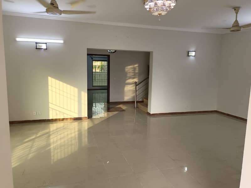 10 Marla Park-Facing Beautiful House Prime Location in Bahria Town Rawalpindi 5