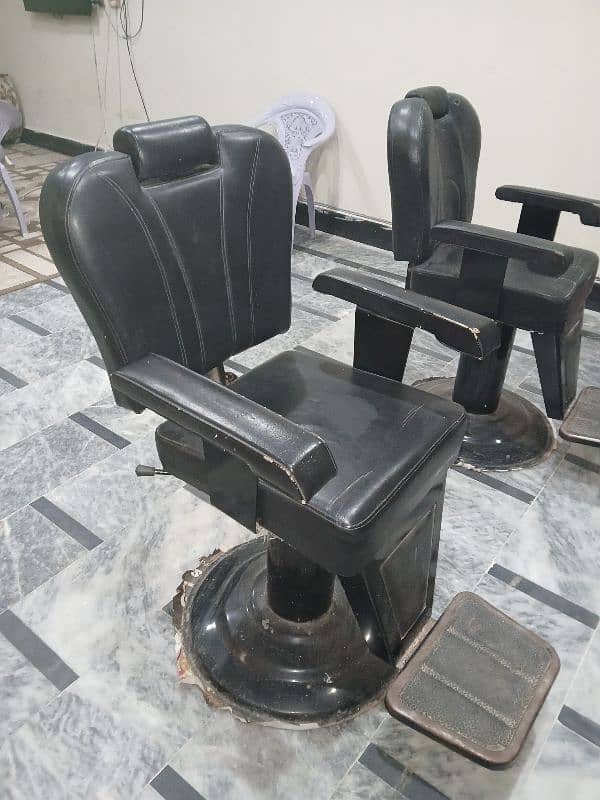 salon chairs good condition each chair 18000 3