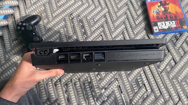 PS4 slim in great condition for sale 1