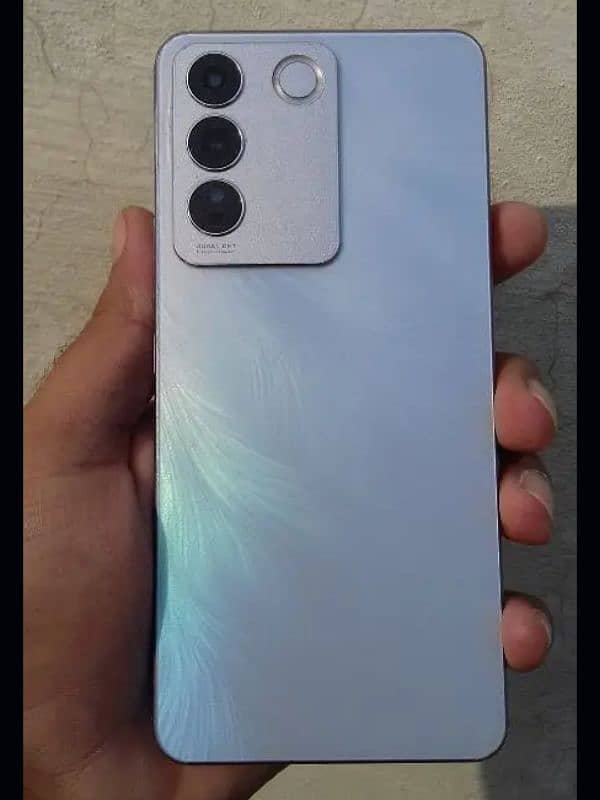 Vivo V27e 1