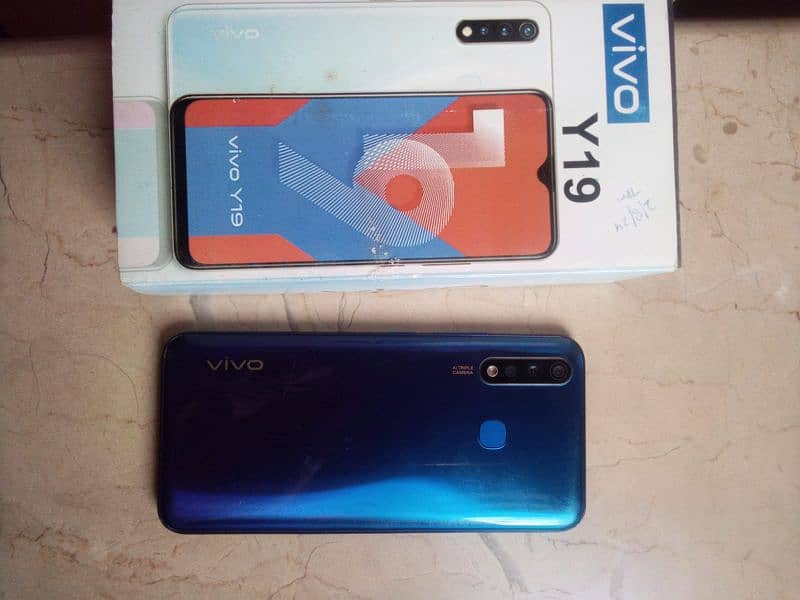 VIVO Y19 4