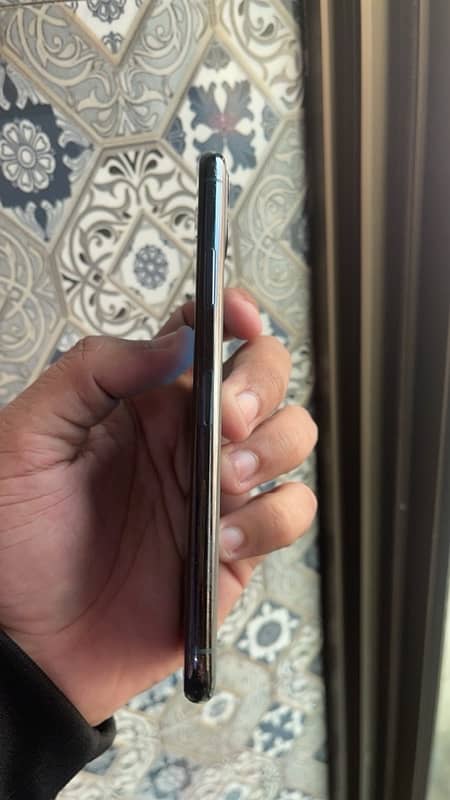 iphone 11 pro max 256Gb pta aproved 10 by 10 water pack 1