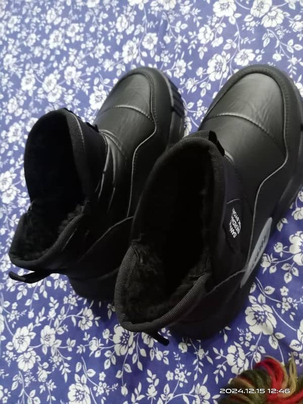 comfortable and durable  shoes. . . foot length 10 inch 1