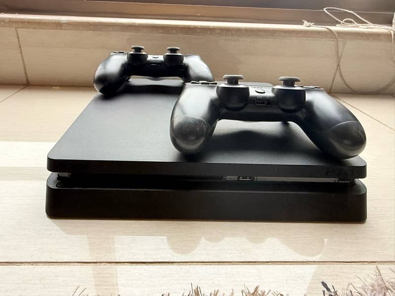 PS4 Slim with 2 controllers (Jail Break) 500-GB 5