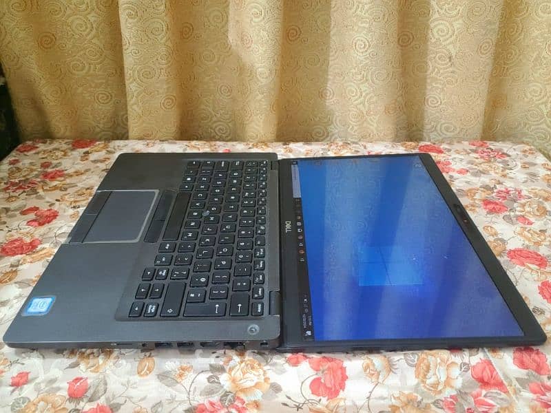 Laptop dell with 8 generation 1