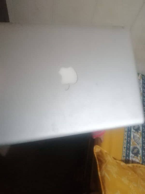 Apple laptop smart in MacBook air 0