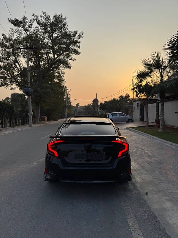 Honda Civic Oriel 2018 6