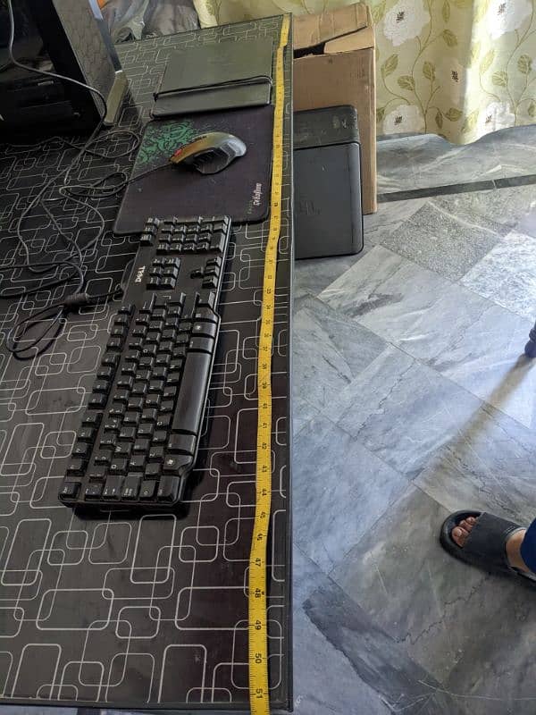 Black computer Table for excellent Condition 7