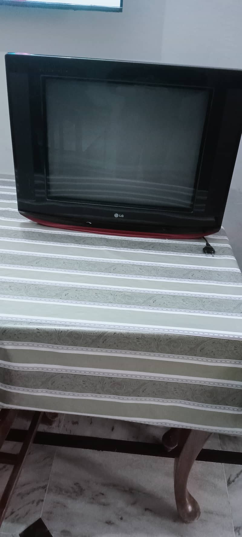 LG Ultra Slim TV 4