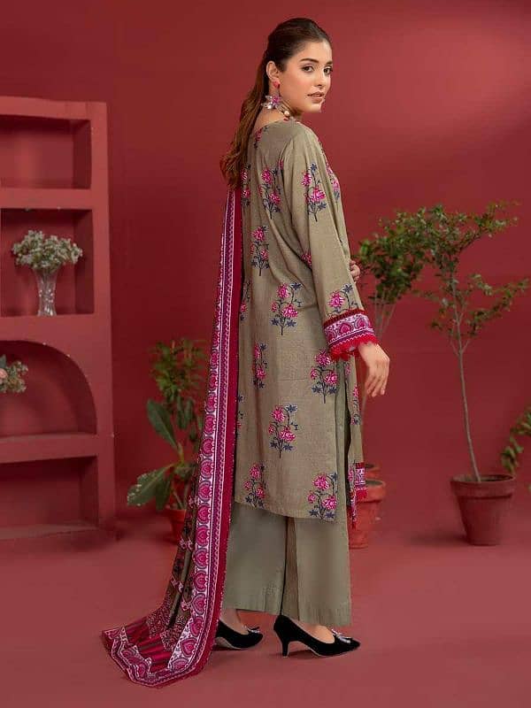 3 Pcs Women's Unstitched Lawn Printed Suit 1