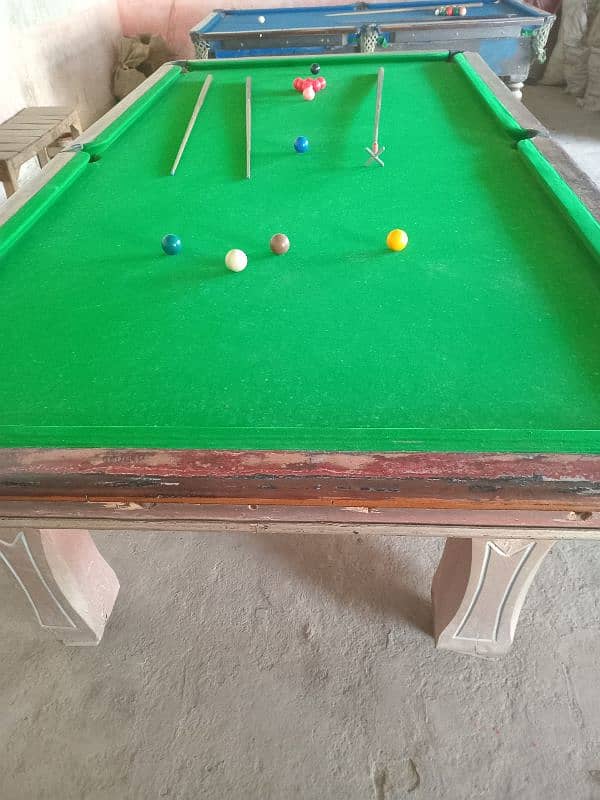 2snooker and 1 billiard table 0