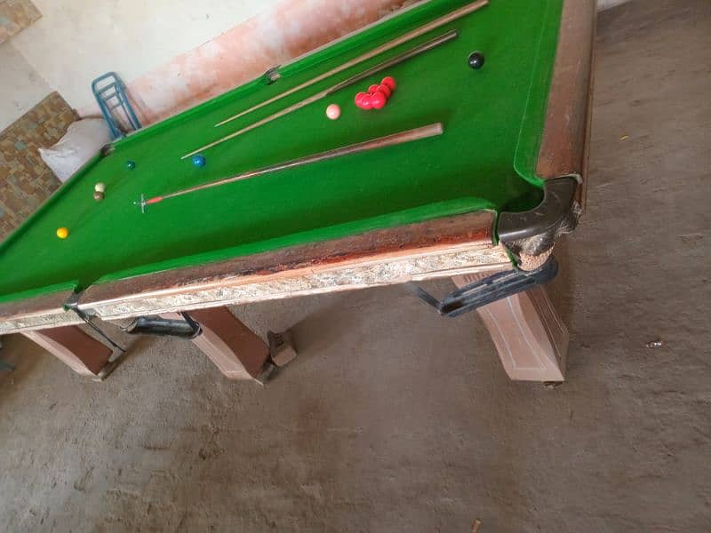 2snooker and 1 billiard table 3