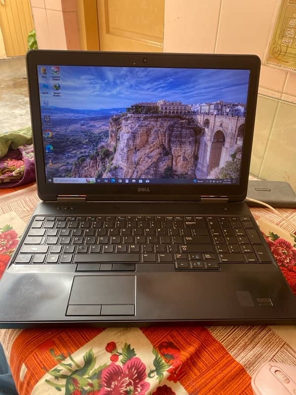 Dell Latitude E5540 0