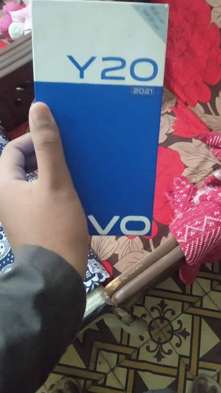 vivo y20 for sale at luns condition with box and charger 6